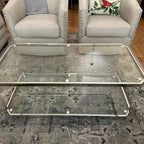Table basse rectangulaire en verre à 2 niveaux argentée avec cadre chromé, montage par 1 personne