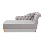 Chauffeuse capitonnée en tissu beige/gris avec dossier volute et pieds finition chêne, 1 place