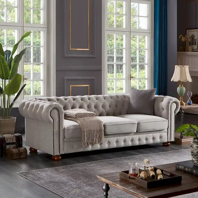 Canapé Chesterfield en lin gris clair avec accoudoirs arrondis et pieds en bois massif, 3 places
