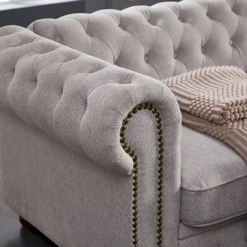 Canapé Chesterfield en lin gris clair avec accoudoirs arrondis et pieds en bois massif, 3 places