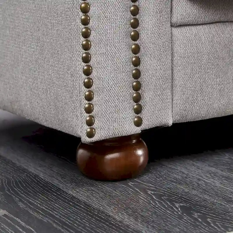 Canapé Chesterfield en lin gris clair avec accoudoirs arrondis et pieds en bois massif, 3 places