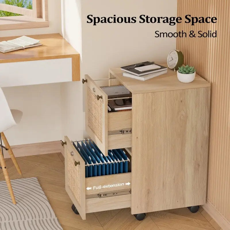 Meuble de classement mobile à façade en rotin et chêne avec 2 tiroirs verrouillables et 5 roulettes, assemblage par 1 personne